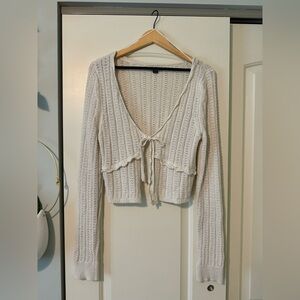 New, never worn! Super cute cropped cardigan from American Eagle, size XL.